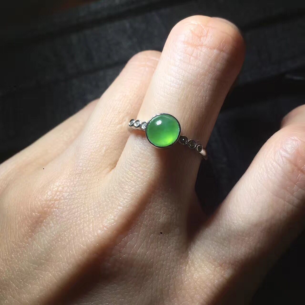 天然A货翡翠 18k镶嵌绿戒指