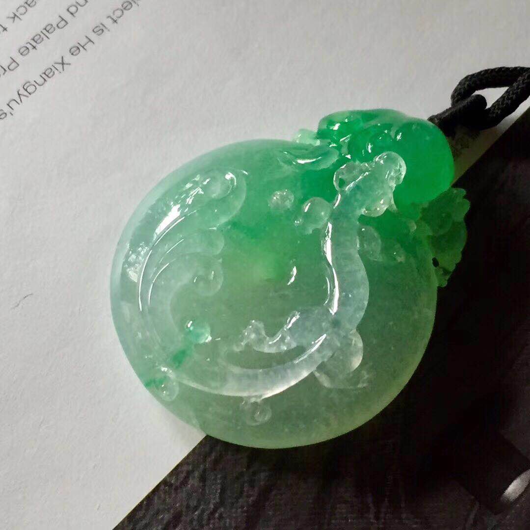  Natural A jadeite dragon pendant